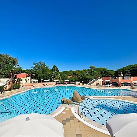 Colostrai Club 호텔 4*